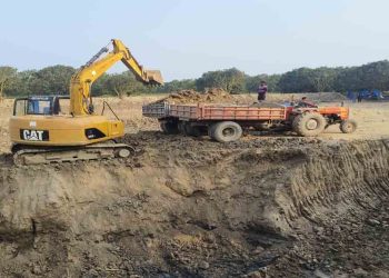 গোমস্তাপুরে ইউএনও’র বিরুদ্ধে আমবাগানকে পুকুর করতে অনুমতি দেওয়ার অভিযোগ