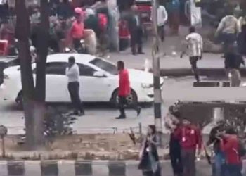 সচিবালয় গেটে ধাওয়া-পাল্টা ধাওয়া, পুলিশের ফাঁকা গুলি