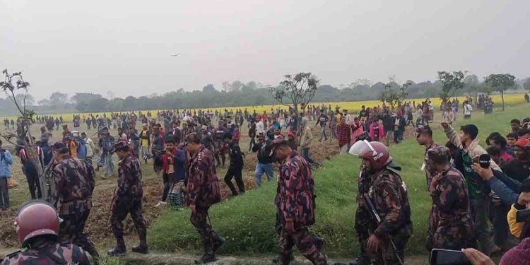 চাঁপাইনবাবগঞ্জ সীমান্তে কাটাতারের বেড়া নির্মাণের চেষ্টা, বিজিবি- বিএসএফ উচ্চ পর্যায়ের পতাকা বৈঠক
