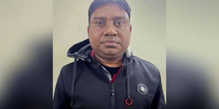 সাবেক ওসি শাহ আলমকে গ্রেপ্তারে রেড অ্যালার্ট