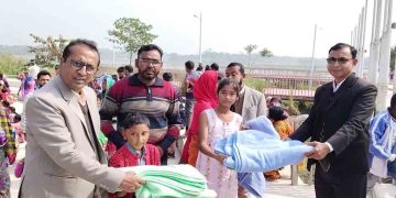 টুঙ্গিপাড়ায় মন্দির ভিত্তিক ৫৫০ জন শিক্ষার্থীদের মাঝে শীতবস্ত্র বিতরণ