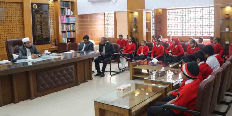 গোপালগঞ্জে ক্ষুদে শিক্ষার্থীরা পরিদর্শণ করলো জেলা প্রশাসকের কার্যালয়