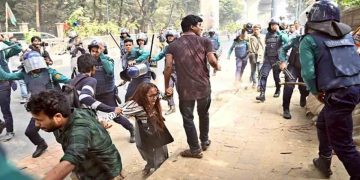 সচিবালয়ের সামনে বিক্ষোভ মিছিলে পুলিশের লাঠিচার্জ, আহত ৭