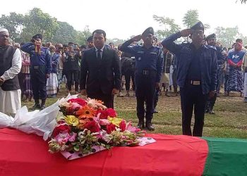 চাঁপাইনবাবগঞ্জে রাষ্ট্রেীয় মর্যাদায় বীর মুক্তিযোদ্ধার দাফন সম্পন্ন