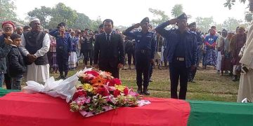 চাঁপাইনবাবগঞ্জে রাষ্ট্রেীয় মর্যাদায় বীর মুক্তিযোদ্ধার দাফন সম্পন্ন