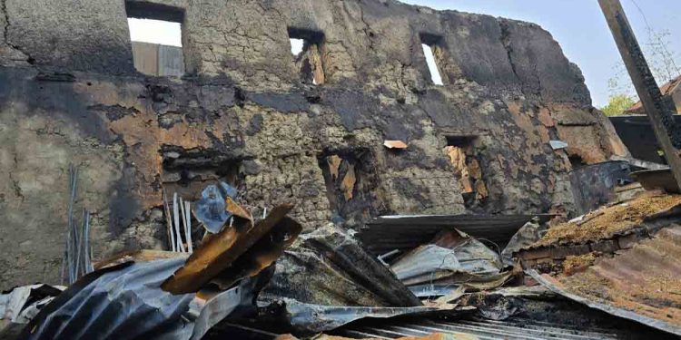 সিংড়ায় আগুনে ১১ টি ঘর পুড়ে ছাই, ১ কোটি টাকার ক্ষয়ক্ষতি