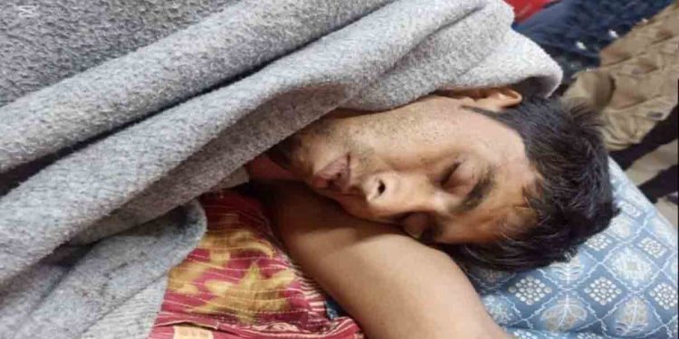 শিবগঞ্জের তেলকুপি সীমান্তে বি এস এফের গুলিতে বাংলাদেশী যুবক আহত