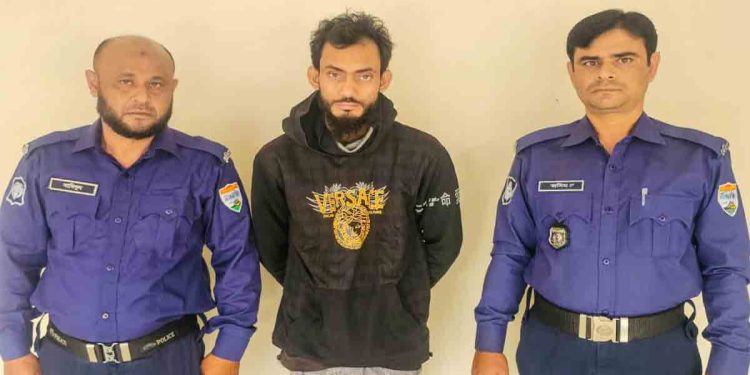 রাজশাহী রেল স্টেশন ভাংচুরের ঘটনার মূলহোতা চুয়াডাঙ্গা থেকে গ্রেপ্তার