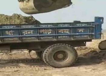 রাজশাহীর বালুমহলে মাটি কেটে বিক্রি হচ্ছে ইট ভাটায়