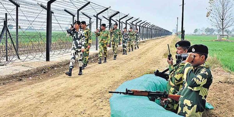 হঠাৎ বাংলাদেশ সীমান্তে বিএসএফের ‘অপস অ্যালার্ট’