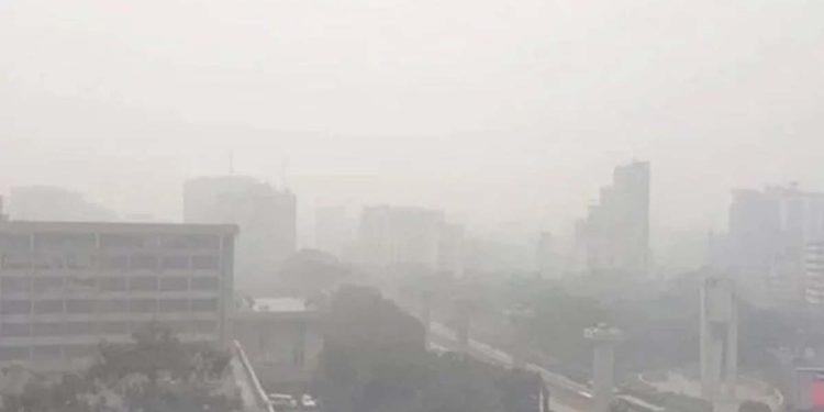 রাজধানী ঢাকায় ঘন কুয়াশা, আসছে তীব্র শৈত্যপ্রবাহ