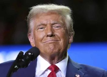 আইনি জটিলতায় ট্রাম্পের জন্মসূত্রে নাগরিকত্ব বাতিলের উদ্যোগ