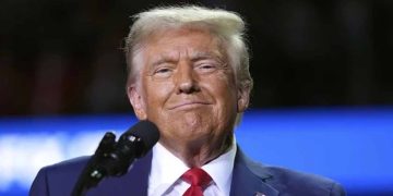 আইনি জটিলতায় ট্রাম্পের জন্মসূত্রে নাগরিকত্ব বাতিলের উদ্যোগ