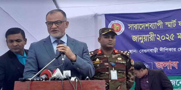 ব্যাংকে ডলারের সংকট নেই : বাণিজ্য উপদেষ্টা