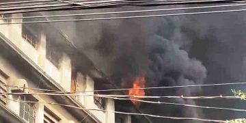 রাজধানীতে ট্যানারি গুদামে আগুন, নিয়ন্ত্রণে ৭ ইউনিট