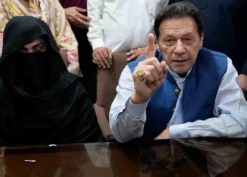 ইমরান খানের ১৪ বছর ও তার স্ত্রী বুশরা বিবির ৭ বছরের কারাদণ্ড