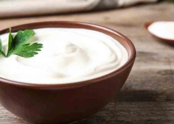 শীতকালে টক দই খেলে কী হয়?