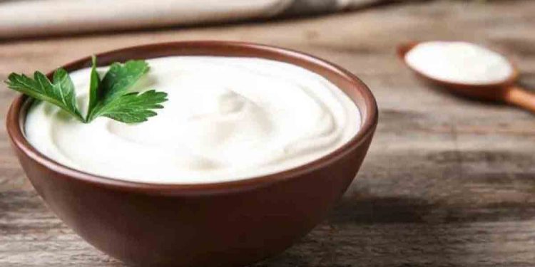 শীতকালে টক দই খেলে কী হয়?