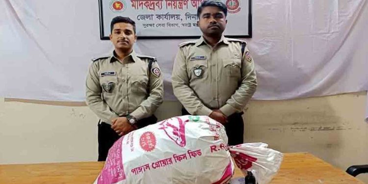 দিনাজপুরে মাদকদ্রব্য নিয়ন্ত্রণ অধিদপ্তরের অভিযানে ২৫৮ বোতল ফেন্সিডিল উদ্ধার 