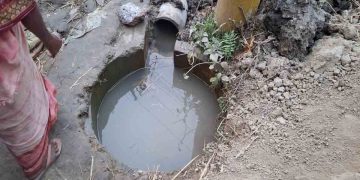 গোমস্তাপুরে ড্রেনের পানিতে ডুবে শিশুর মৃত্যু 