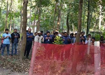 গোপালগ‌ঞ্জে মায়ের বাধায় আটকে গেলো শহীদ আরাফাতের মরদেহ উত্তোলন