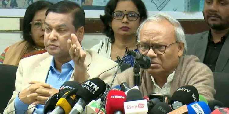 সমালোচনা করলেও অন্তর্বর্তী সরকারকে ব্যর্থ হতে দেবে না বিএনপি : রিজভী