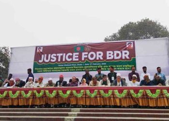 ৬ দাবিতে শহীদ মিনারে চাকরিচ্যুত বিডিআর সদস্যদের অবস্থান