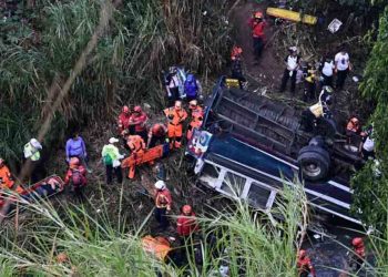 খাদে বাস পড়ে নিহত ৫১