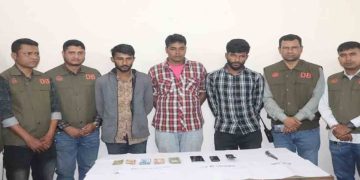 চলন্ত বাসে ডাকাতি ও শ্লীলতাহানির ঘটনায় গ্রেপ্তার ৩