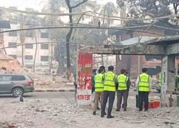 ৩২ নম্বর বাড়িতে সিআইডির ক্রাইম সিন ইউনিট