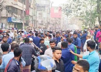 রাজধানীর বিভিন্ন সড়ক অবরোধ করে সিএনজিচালকদের বিক্ষোভ
