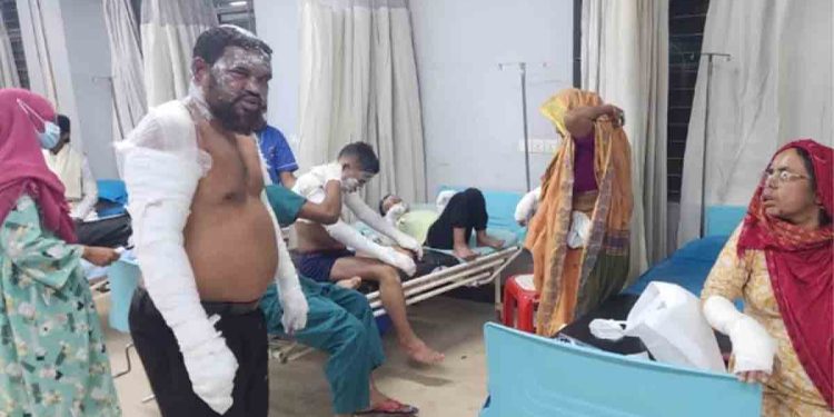 আশুলিয়ায় গ্যাস সিলিন্ডার বিস্ফোরণে শিশুসহ দগ্ধ ১১