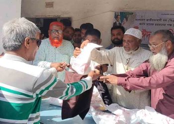 তারেক রহমানের পক্ষে দুস্থদের মাঝে ঈদ উপহার দিলেন- আবু তালেব  