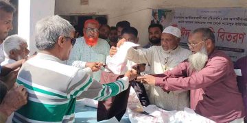 তারেক রহমানের পক্ষে দুস্থদের মাঝে ঈদ উপহার দিলেন- আবু তালেব  