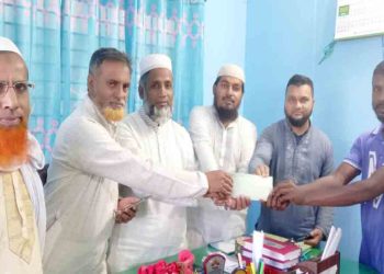 রহনপুরের সাইকেল চুরি হওয়া পত্রিকা হকারকে জামায়াতের আর্থিক সহায়তা 