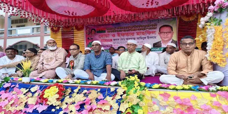 ভোলাহাটে উপজেলা বিএনপির দোয়া ও ইফতার মাহফিল 