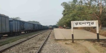 রহনপুর-রাজশাহী-ঈশ্বরদী রুটের কমিউটার ট্রেনের বগি কর্তন : যাত্রী দুর্ভোগ চরমে
