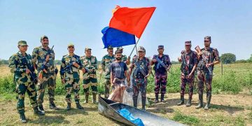 চাঁপাইনবাবগঞ্জ সীমান্ত থেকে ধরে নিয়ে যাওয়া সেই বাংলাদেশিকে ফেরত দিল বিএসএফ
