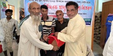 ভোলাহাট জামবাড়িয়ায় ভিজিএফ চাল বিতরণ
