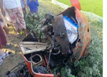 গোমস্তাপুরে ট্রেনের ধাক্কায় ট্রাক্টর চালক নিহত