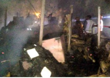 ভোলাহাটে আগুন পুড়ে ভুস্মিভূত বাড়ি, মারা গেছে ৯টি গবাদিপশু