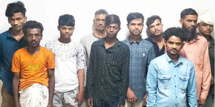 মোহাম্মদপুরে ছিনতাইকারী ও ডাকাতসহ গ্রেপ্তার ১০