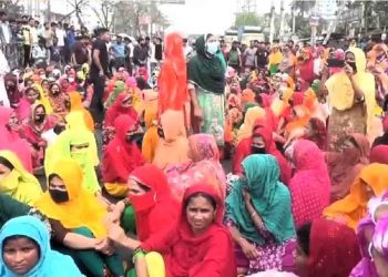 ঈদ বোনাসের দাবিতে গাজীপুরে শ্রমিকদের ঢাকা-ময়মনসিংহ মহাসড়ক অবরোধ