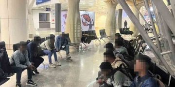 মালয়েশিয়ার বিমানবন্দরে ধরা পড়ল ৯৫ বাংলাদেশি