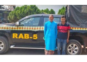 চাঁপাইনবাবগঞ্জে ইয়াবাসহ ২ জন আটক