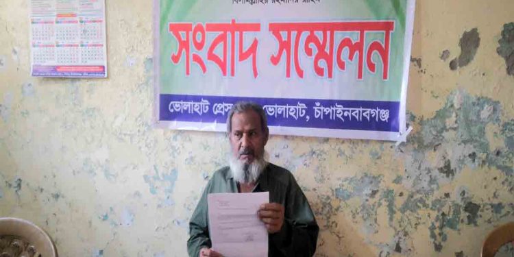 ভোলাহাটে জমিজমা সংক্রান্ত বিষয়ে সংবাদ সম্মেলন করলেন প্রতিবন্ধী আব্দুর রাকিব