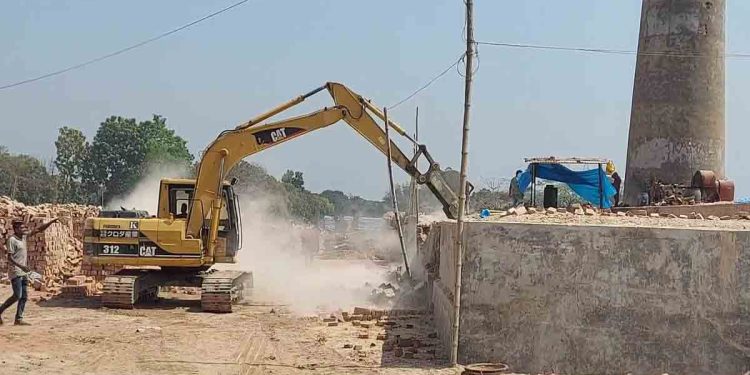 শিবগঞ্জে দুই ইটভাটা বন্ধ ঘোষণা, দেড় লাখ টাকা অর্থদন্ড