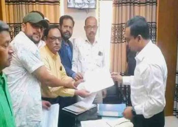 ইটভাটা মালিকদের হয়রানি বন্ধসহ ৬ দফা দাবিতে স্মারকলিপি প্রদান