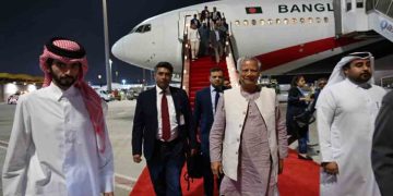 কাতার পৌঁছেছেন প্রধান উপদেষ্টা 