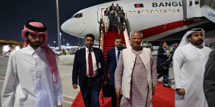 কাতার পৌঁছেছেন প্রধান উপদেষ্টা 